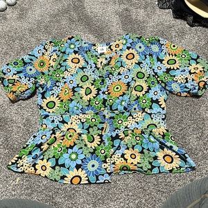 Cabi button down floral blouse size M